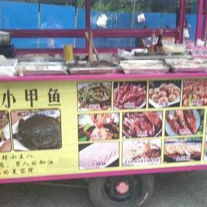 摆摊用的电动三轮车买来只用了一个月多月9成新。前面是用来卖卤菜。 摆摊用的电动三轮车买来只用了一个月多月9成新。前面是用来卖卤菜。